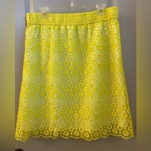 LIZ Claiborne yellow skirt size large, 17’ W; 24’L; 23 hip area  embroider lined